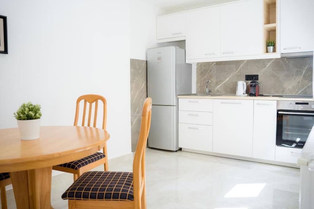 Downtown, Spacious, 2 Bedroom Apartment بلغراد المظهر الخارجي الصورة